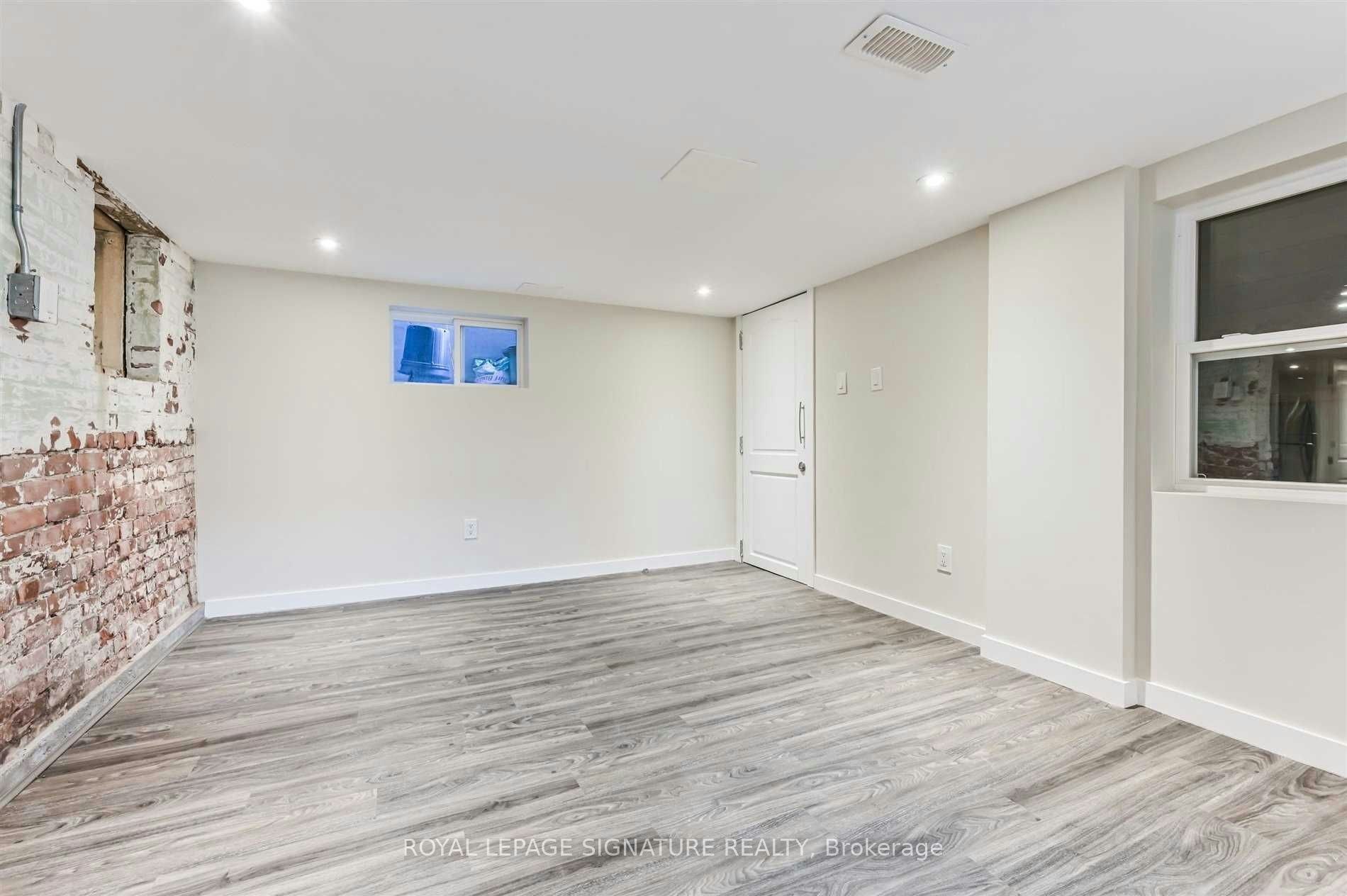 Lower-147 Gloucester Grove, Toronto, ON, M6C 2A9 - 3