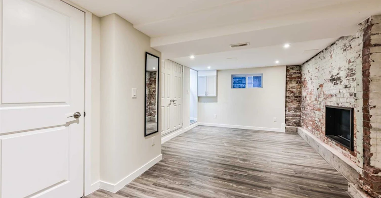 Lower-147 Gloucester Grove, Toronto, ON, M6C 2A9 - 11