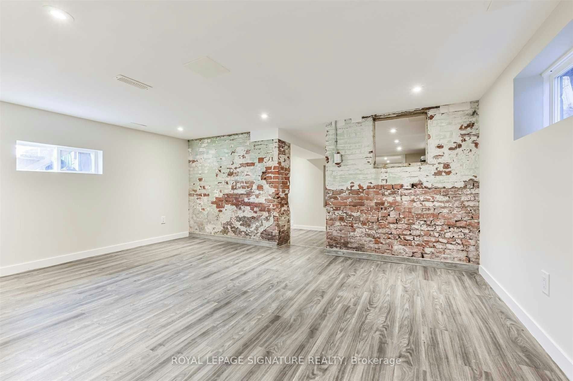 Lower-147 Gloucester Grove, Toronto, ON, M6C 2A9 - 4