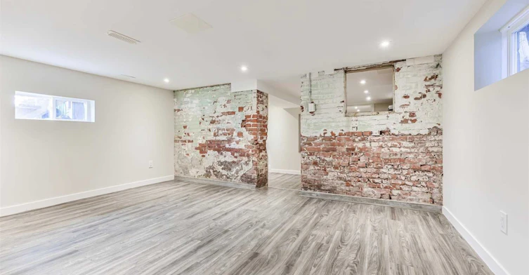Lower-147 Gloucester Grove, Toronto, ON, M6C 2A9 - 4