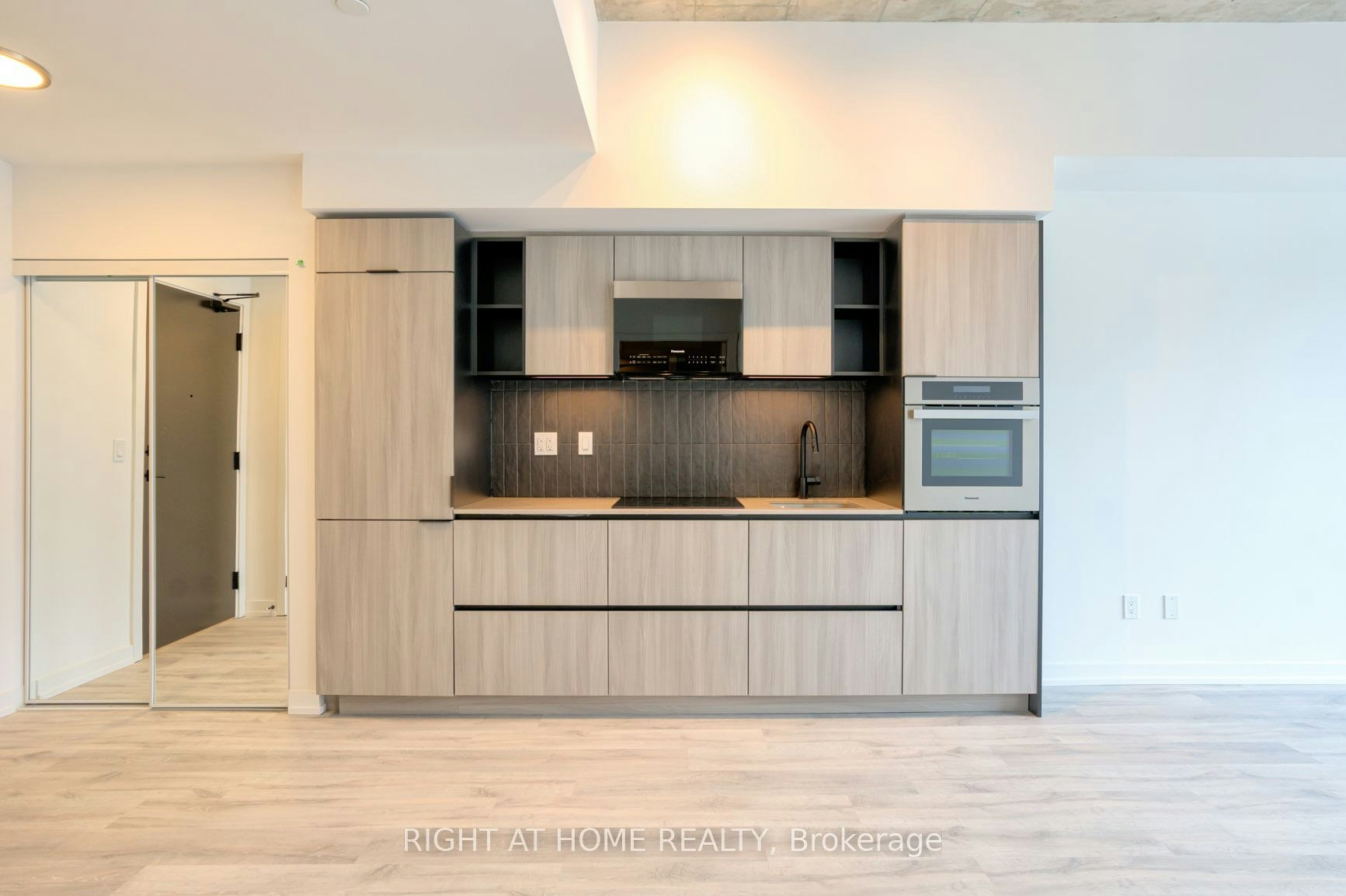 704-2 Augusta Street, Toronto, ON, M5V 1Y4 - 5