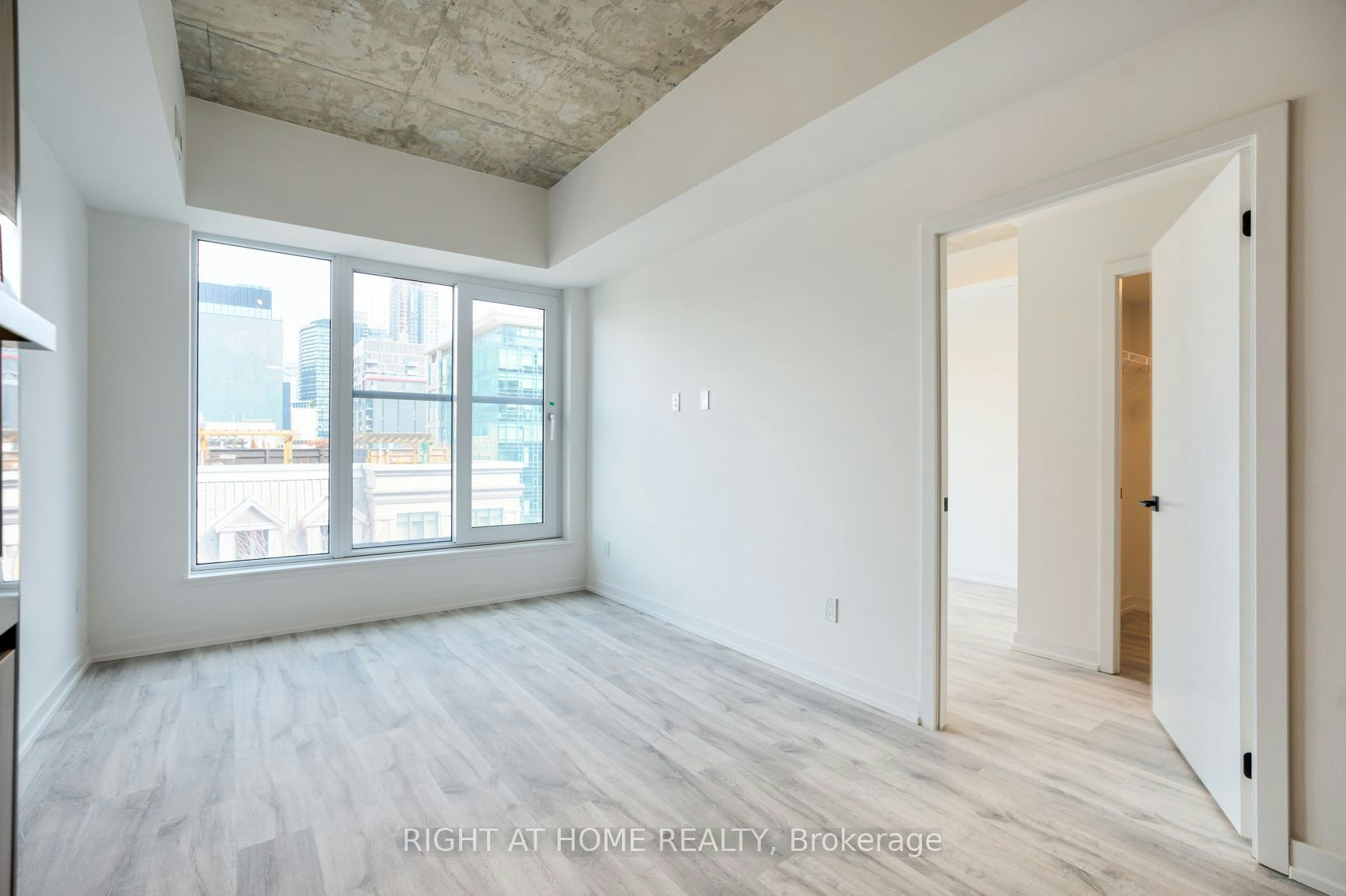 704-2 Augusta Street, Toronto, ON, M5V 1Y4 - 8