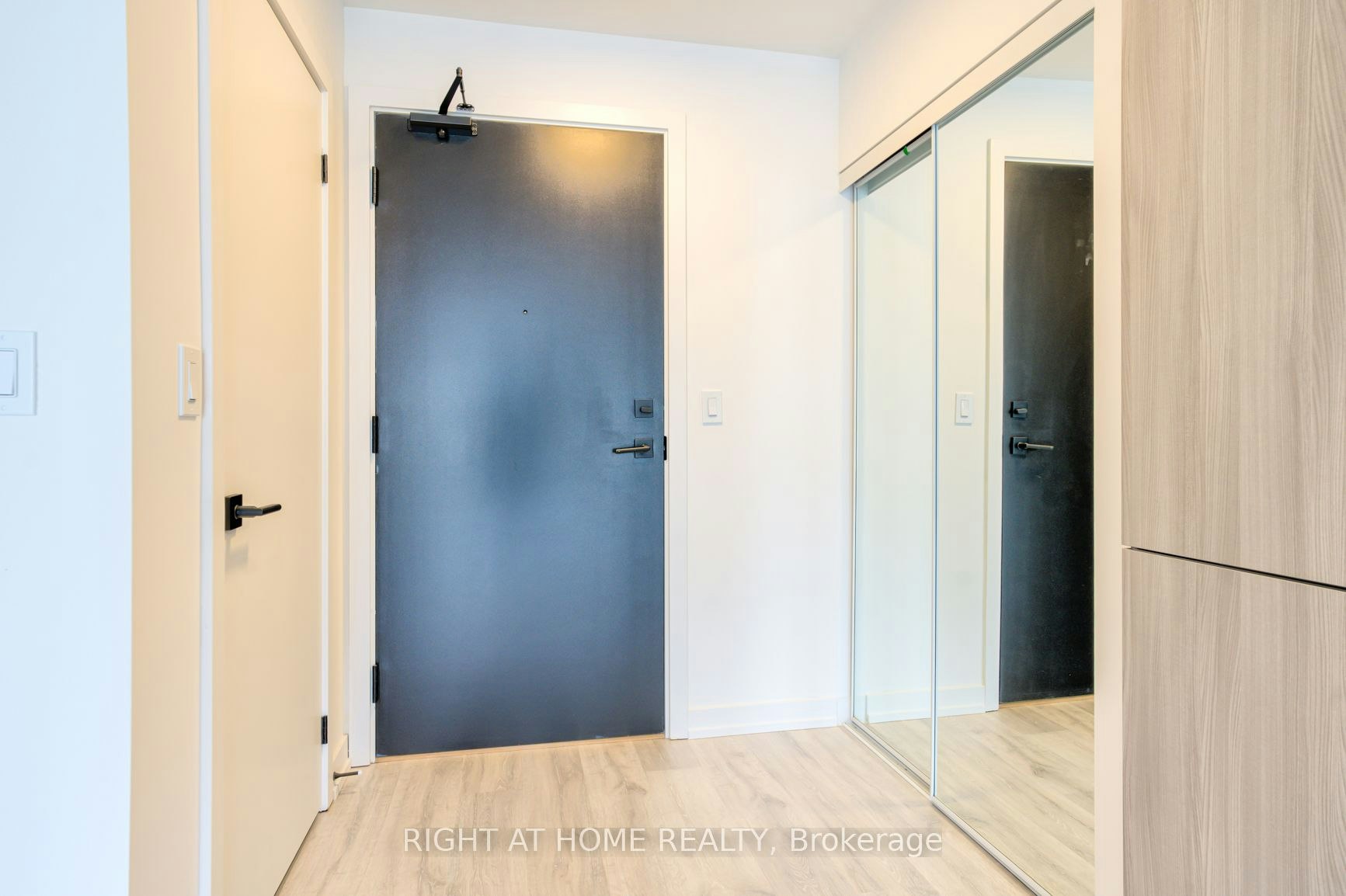 704-2 Augusta Street, Toronto, ON, M5V 1Y4 - 11