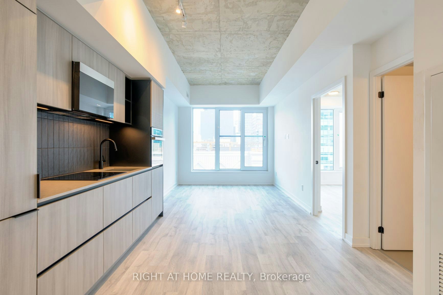 704-2 Augusta Street, Toronto, ON, M5V 1Y4 - 4
