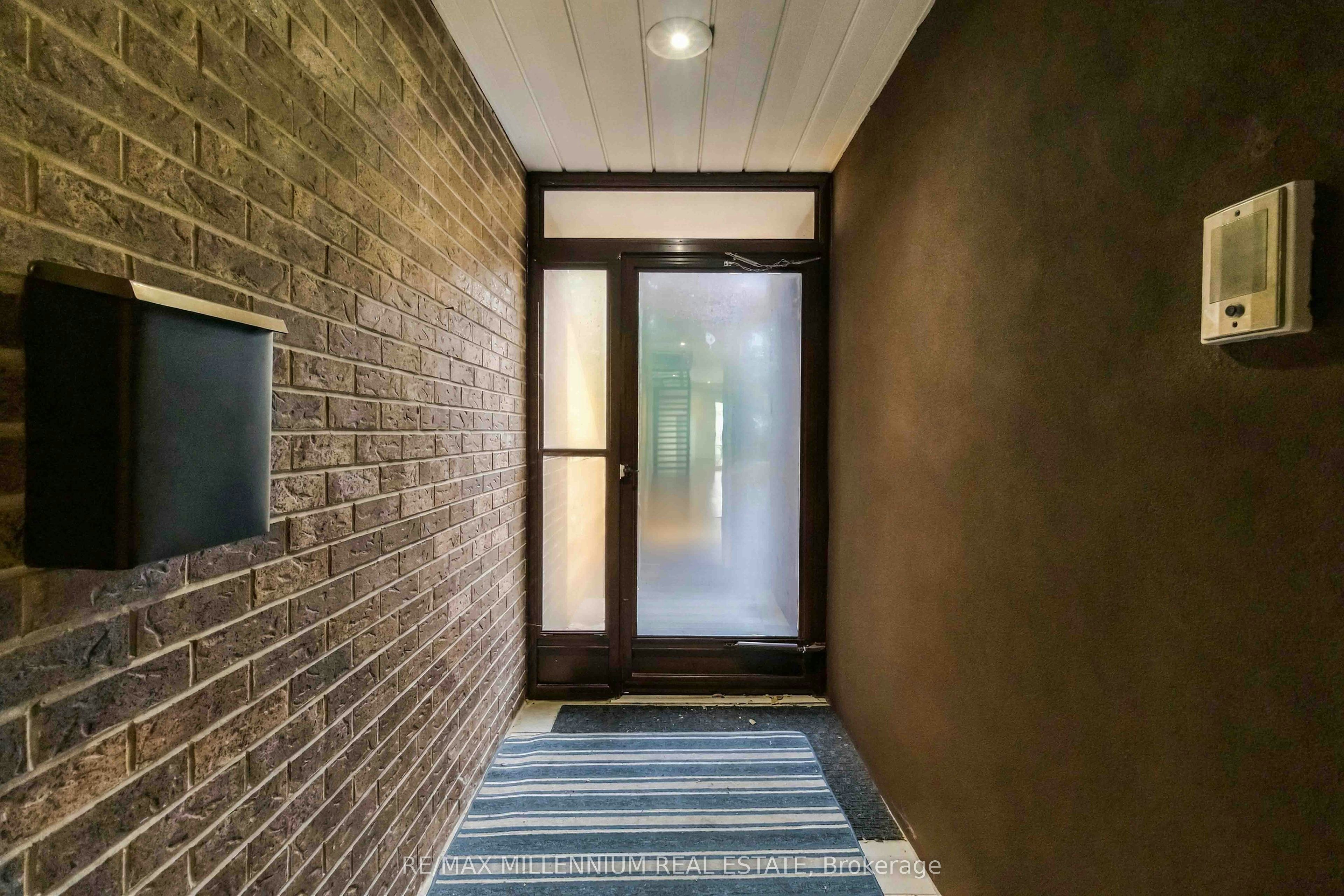65 Castlefield Avenue - 4