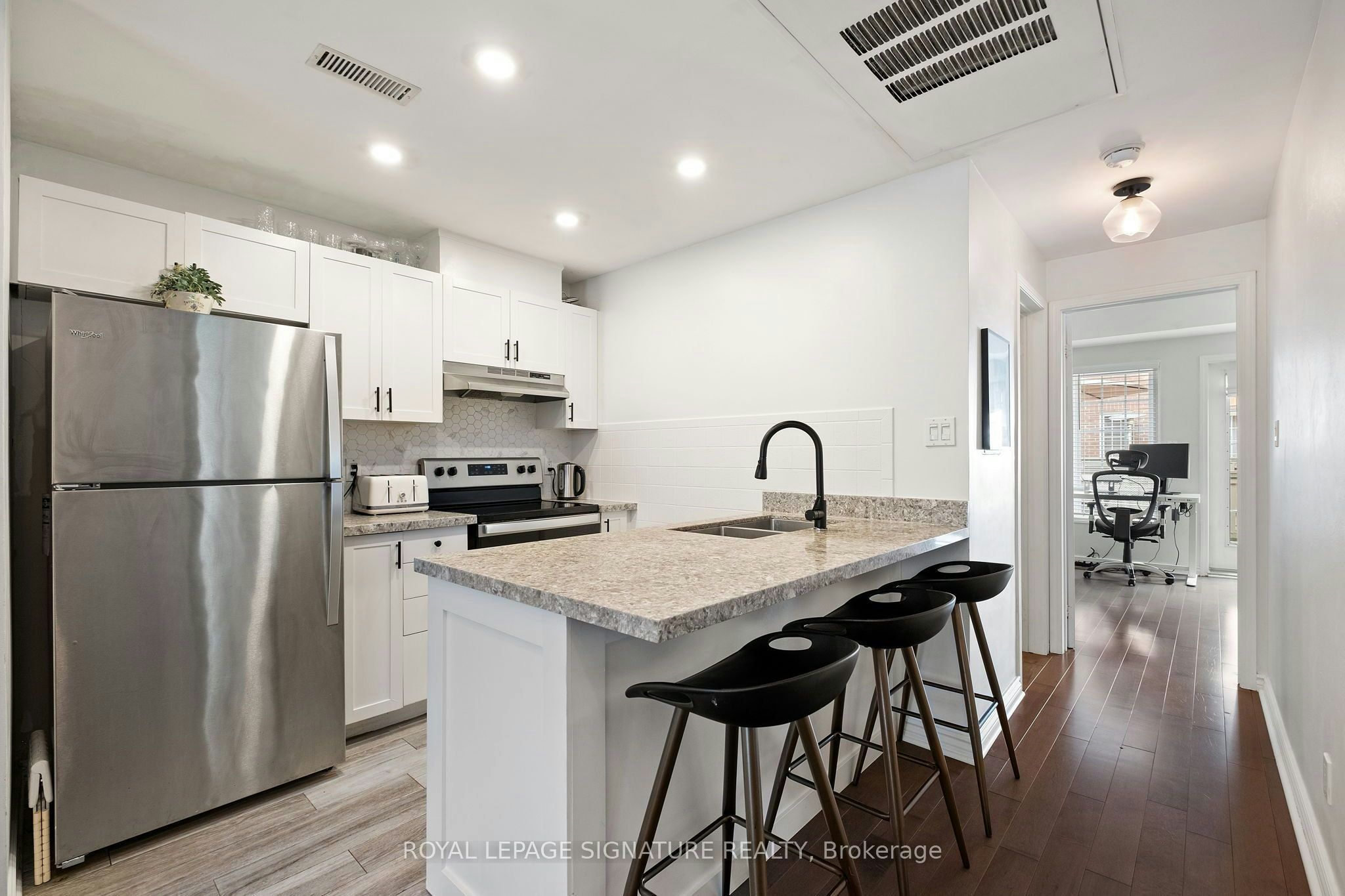 8C Portland Street, Toronto, ON, M5V 3N6 - 9