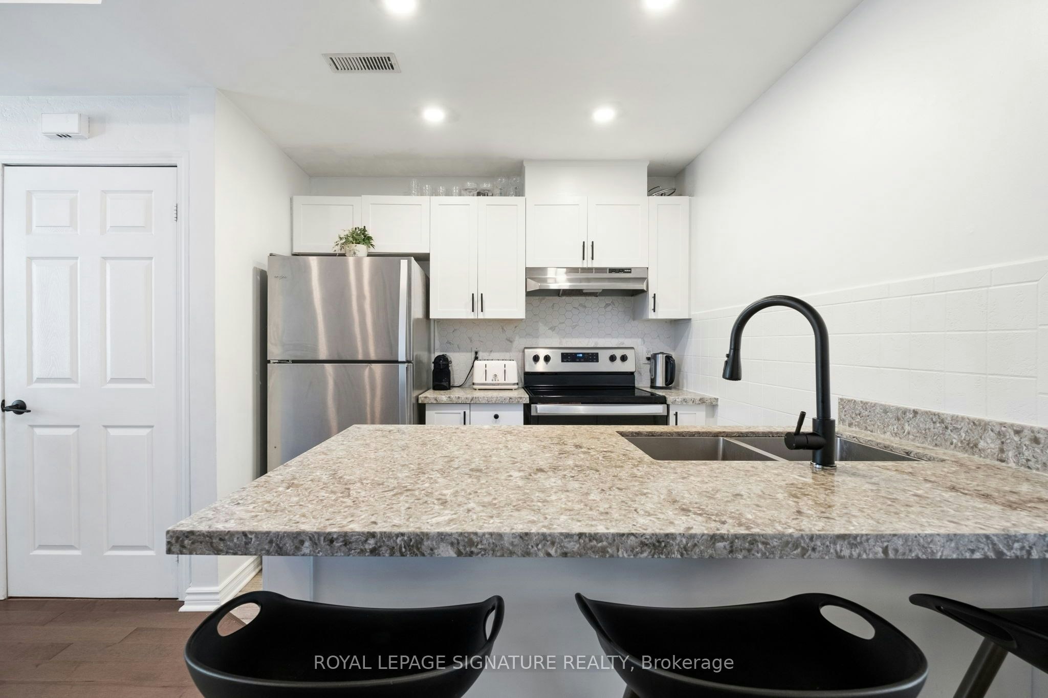 8C Portland Street, Toronto, ON, M5V 3N6 - 7