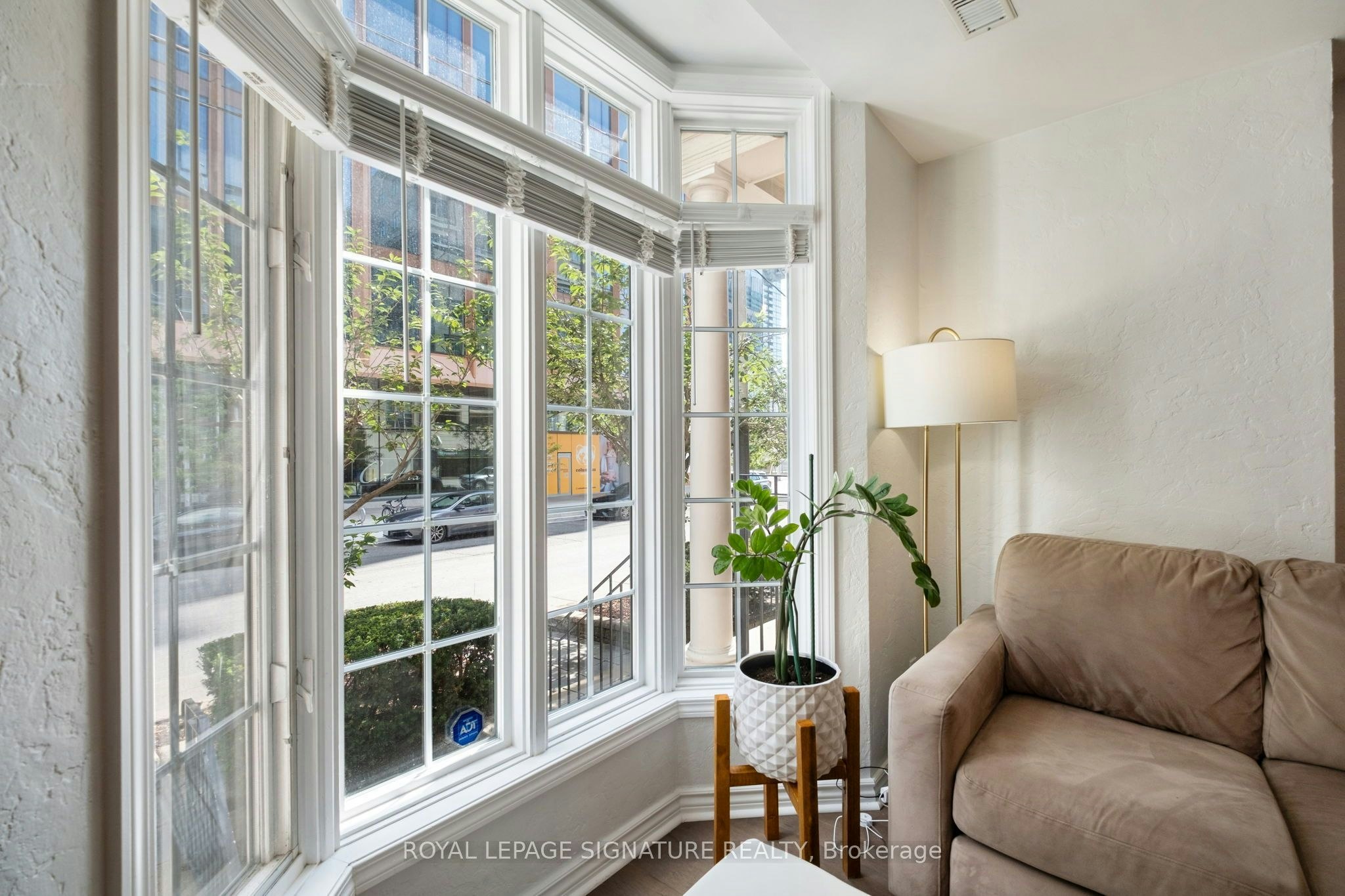8C Portland Street, Toronto, ON, M5V 3N6 - 5
