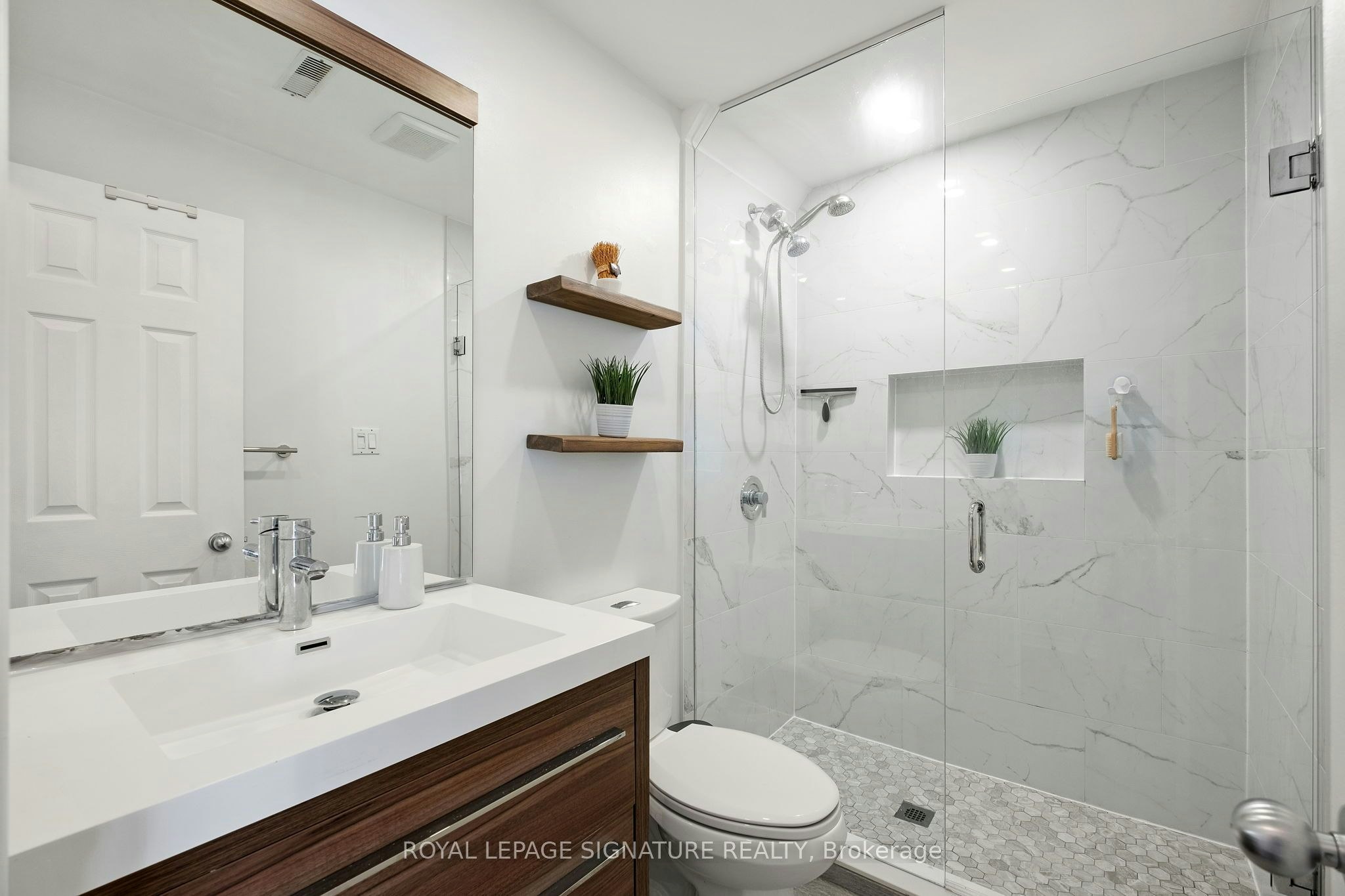 8C Portland Street, Toronto, ON, M5V 3N6 - 12