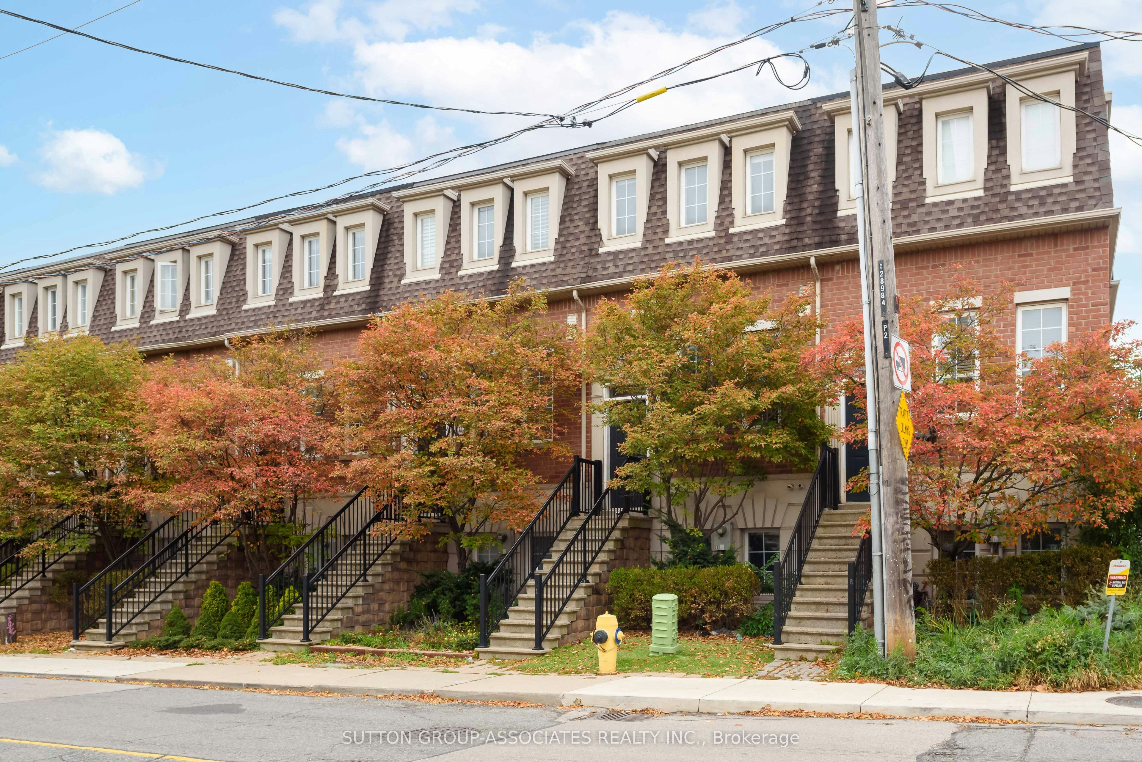 2B Alcina Avenue, Toronto, ON, M6G 2E8