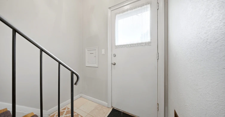 lower 1-10 Tinder Crescent, Toronto, ON, M4A 1L3 - 2