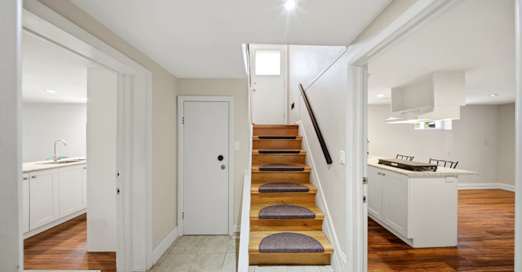 lower 2-10 Tinder Crescent, Toronto, ON, M4A 1L3 - 2