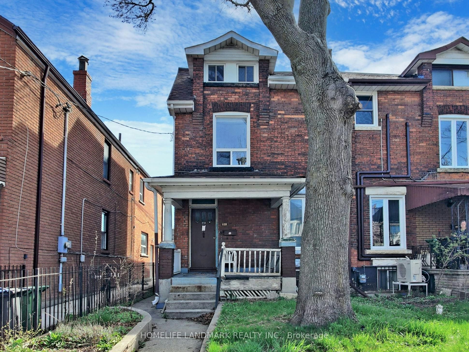 Upper-609 Ossington Avenue, Toronto, ON, M6G 3T6