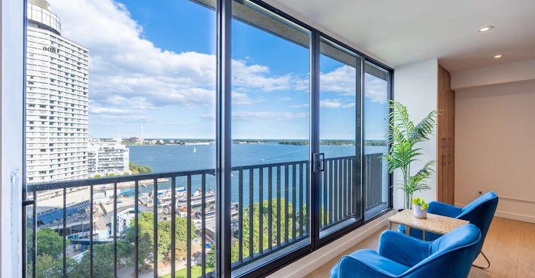 1806-33 Harbour Square, Toronto, ON, M5J 2G2 - 4