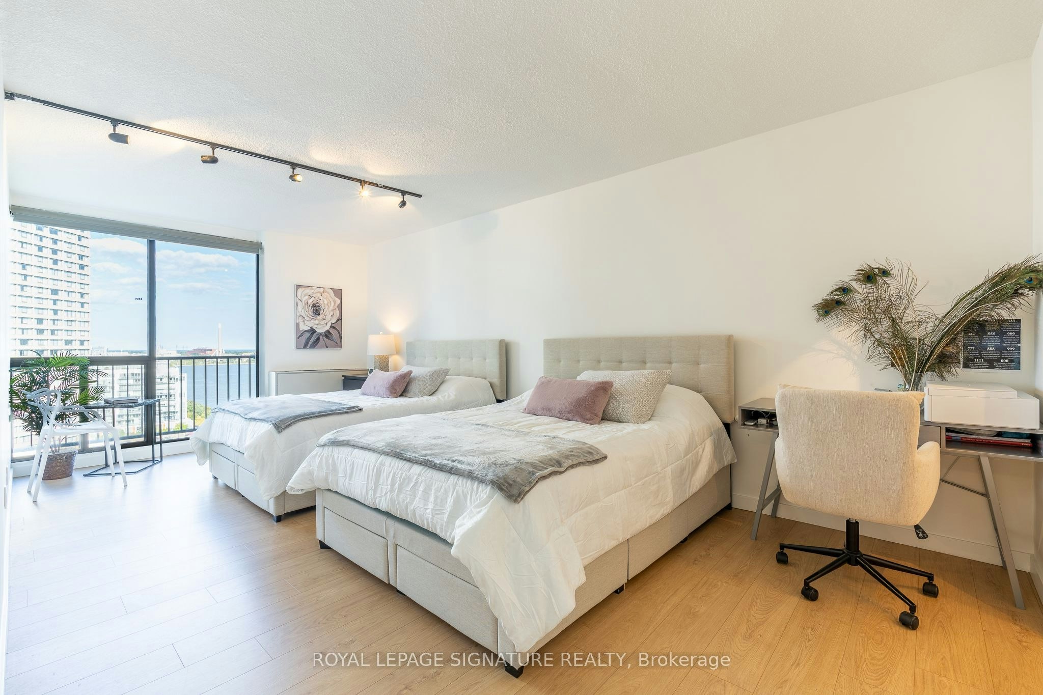 1806-33 Harbour Square, Toronto, ON, M5J 2G2 - 18