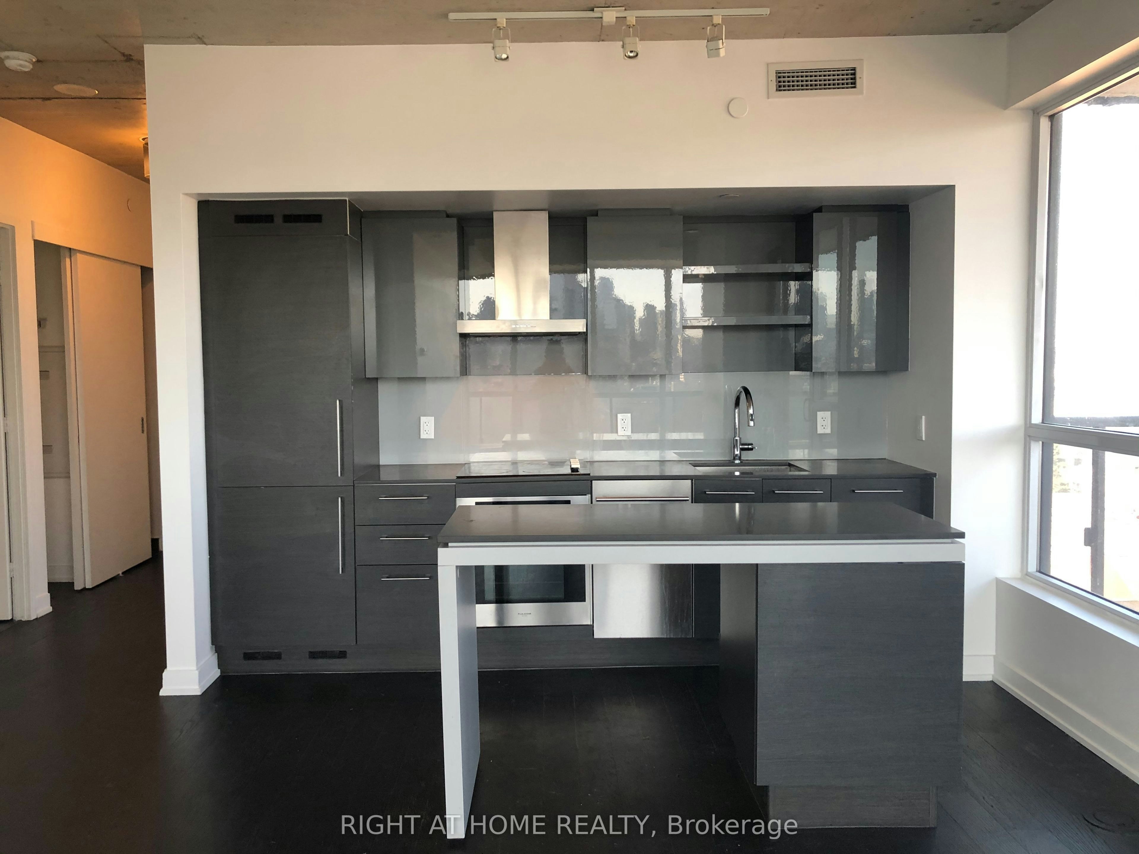 1204-1030 King Street W, Toronto, ON, M6K 0B4 - 2
