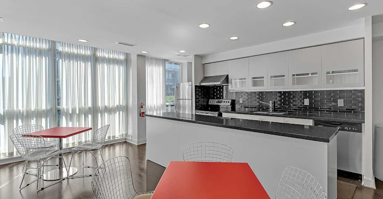 N325-1169 Queen Street W, Toronto, ON, M6J 0A4 - 19