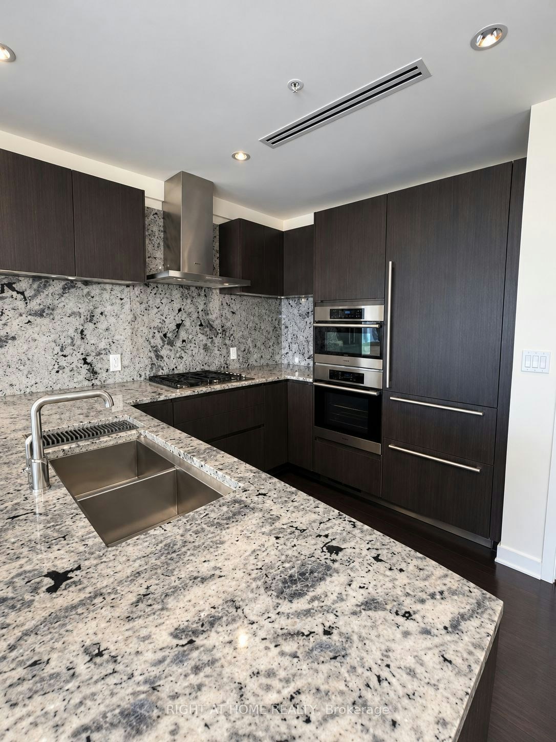 4102-180 University Avenue, Toronto, ON, M5H 0A2 - 6