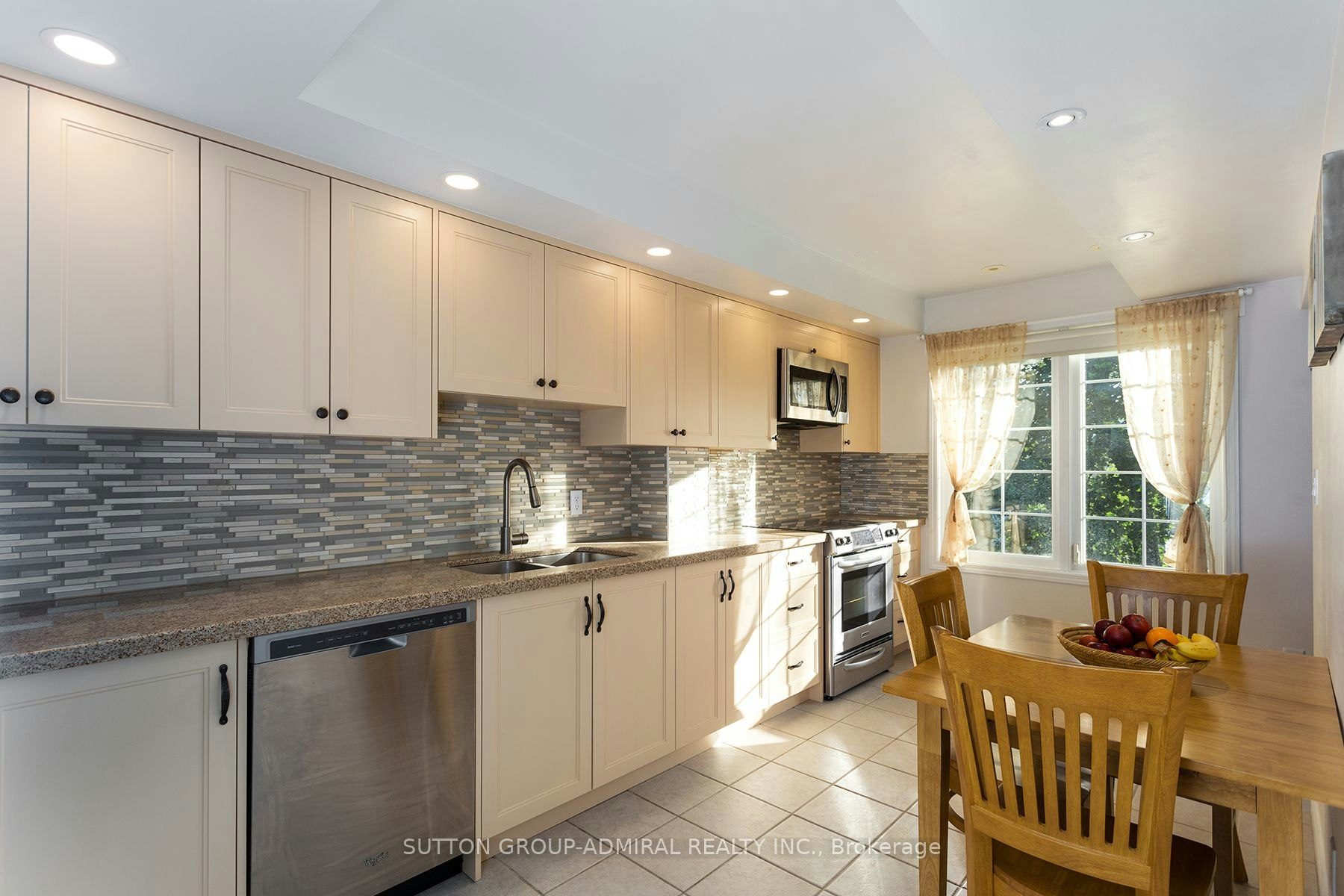 1-285 Antibes Drive N, Toronto, ON, M2R 3X9 - 3