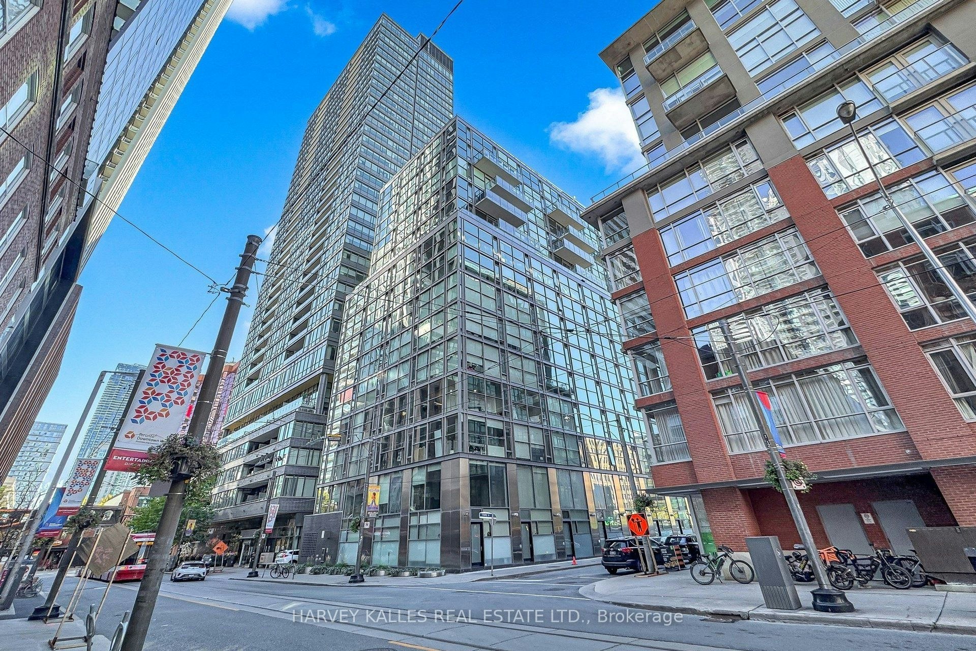 410-25 Oxley Street, Toronto, ON, M5V 2J5