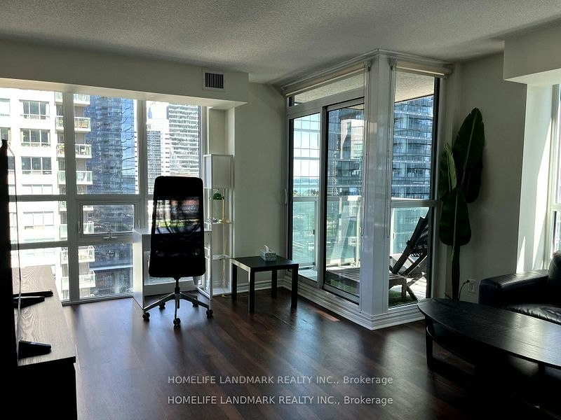 1706-19 Grand Trunk Crescent, Toronto, ON, M5J 3A3 - 3