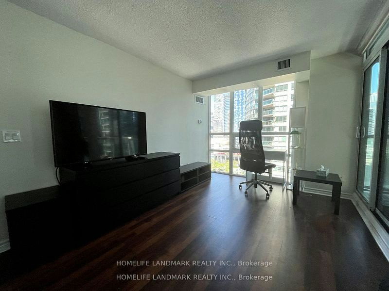 1706-19 Grand Trunk Crescent, Toronto, ON, M5J 3A3 - 2
