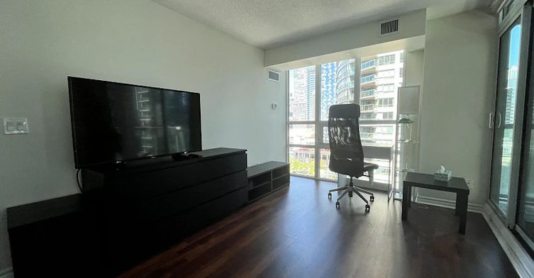 1706-19 Grand Trunk Crescent, Toronto, ON, M5J 3A3 - 2