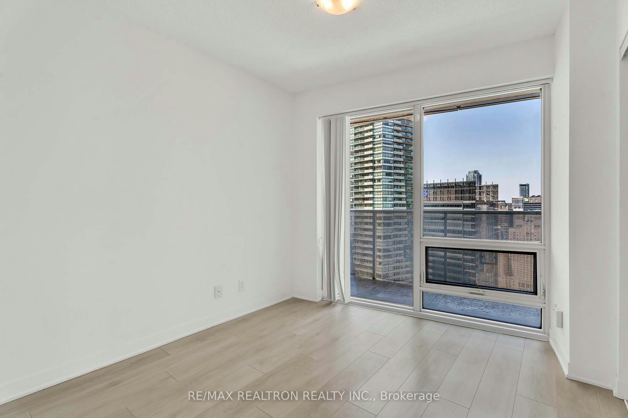 4004-88 Harbour Street, Toronto, ON, M5J 1B7 - 8