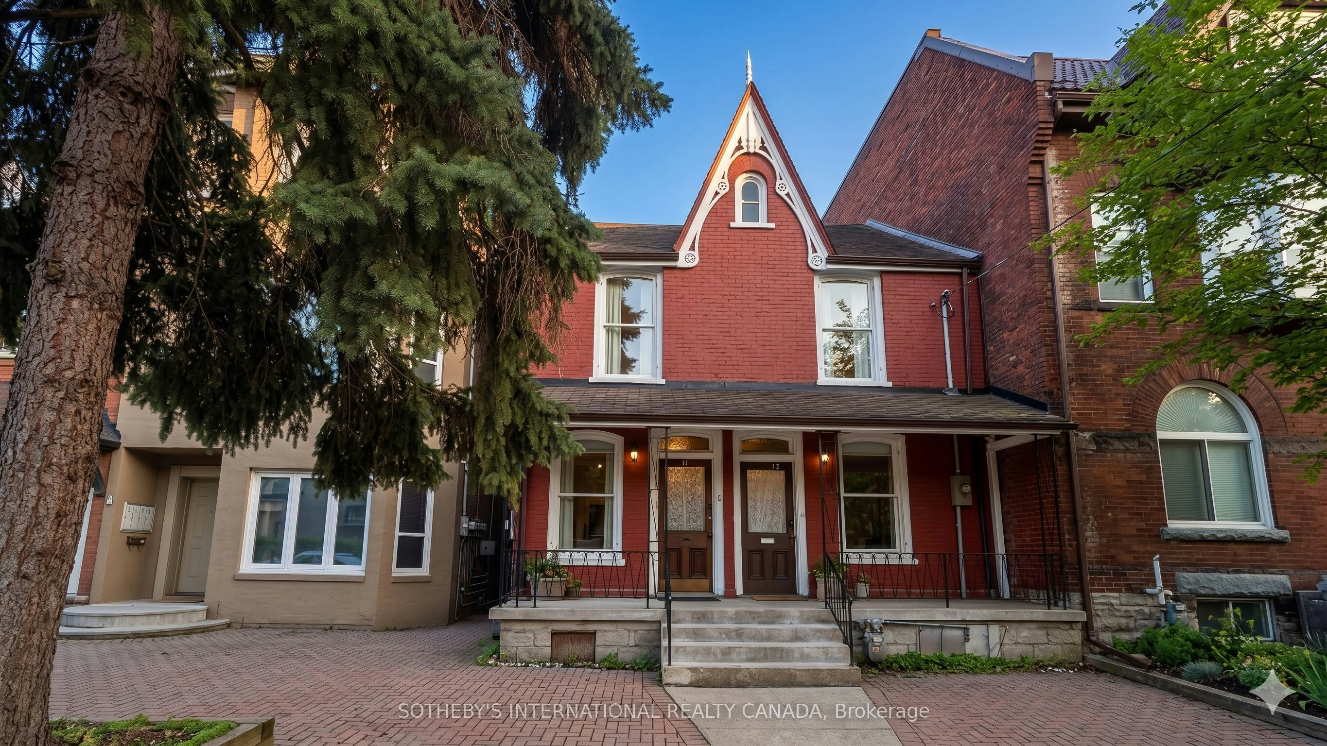 11 D'arcy Street, Toronto, ON, M5T 1J8