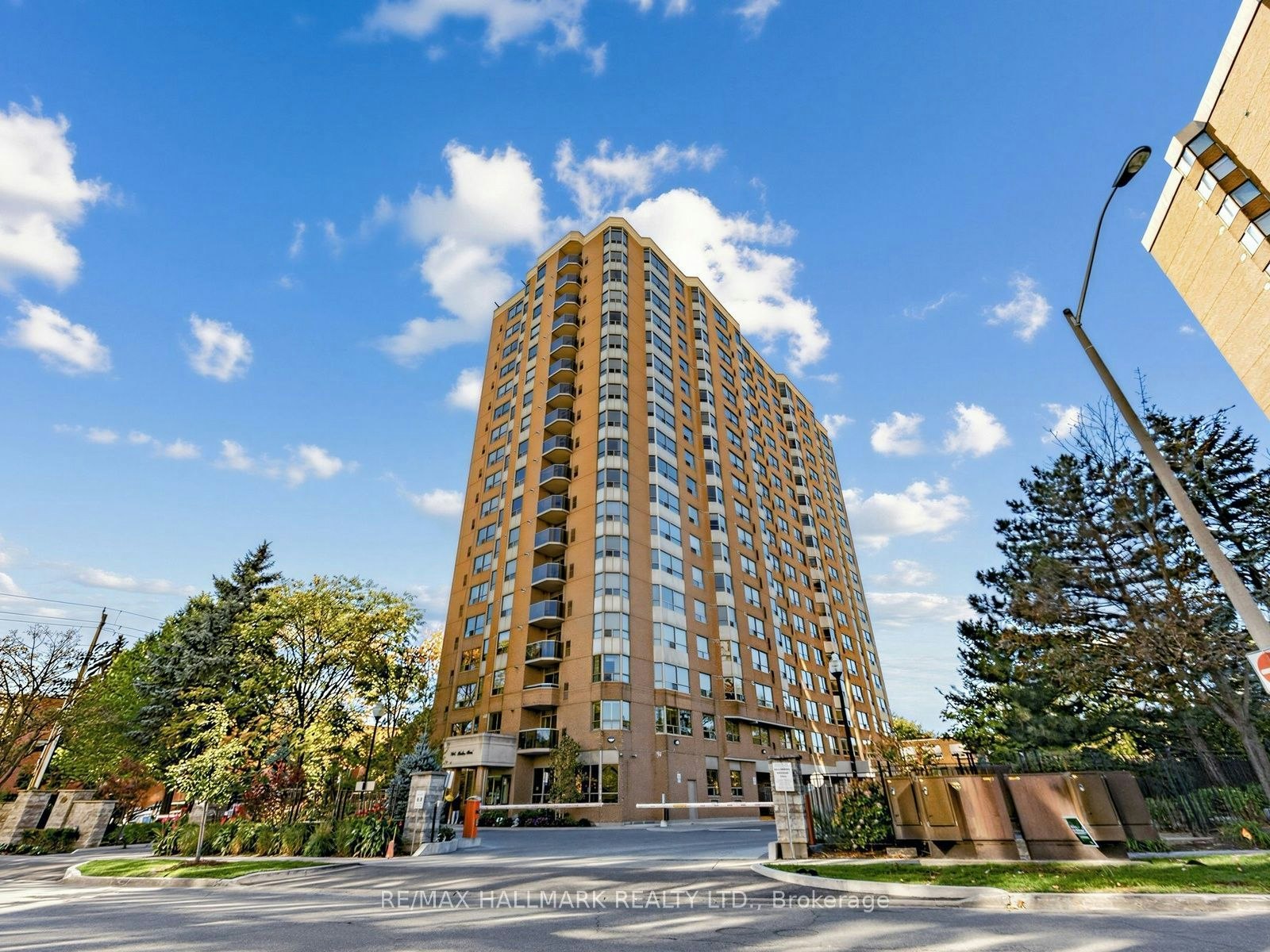 401-265 Ridley Boulevard, Toronto, ON, M5M 4N8