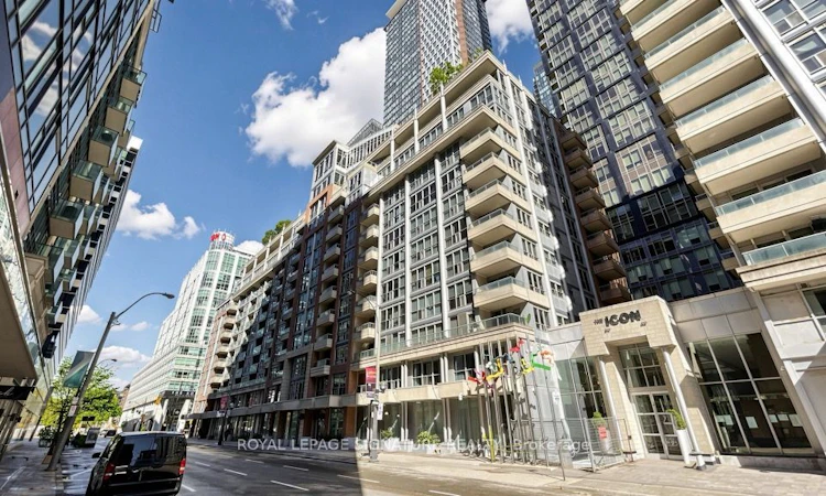 313-270 Wellington Street W