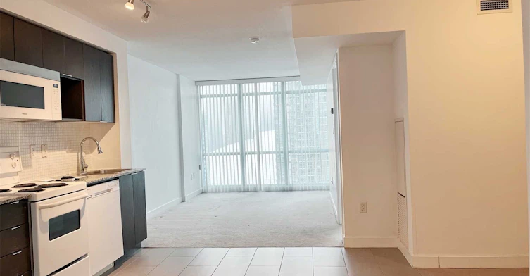 3607-15 Fort York Boulevard, Toronto, ON, M5V 3Y4 - 2