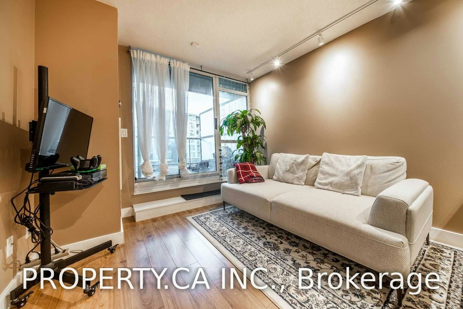 318-219 Fort York Boulevard, Toronto, ON, M5V 4A2 - 8