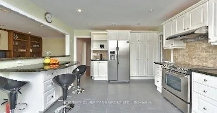 134 Mossgrove Trail, Toronto, ON, M2L 2W5 - 3