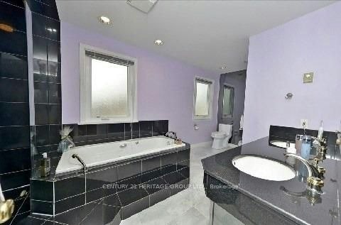 134 Mossgrove Trail, Toronto, ON, M2L 2W5 - 4