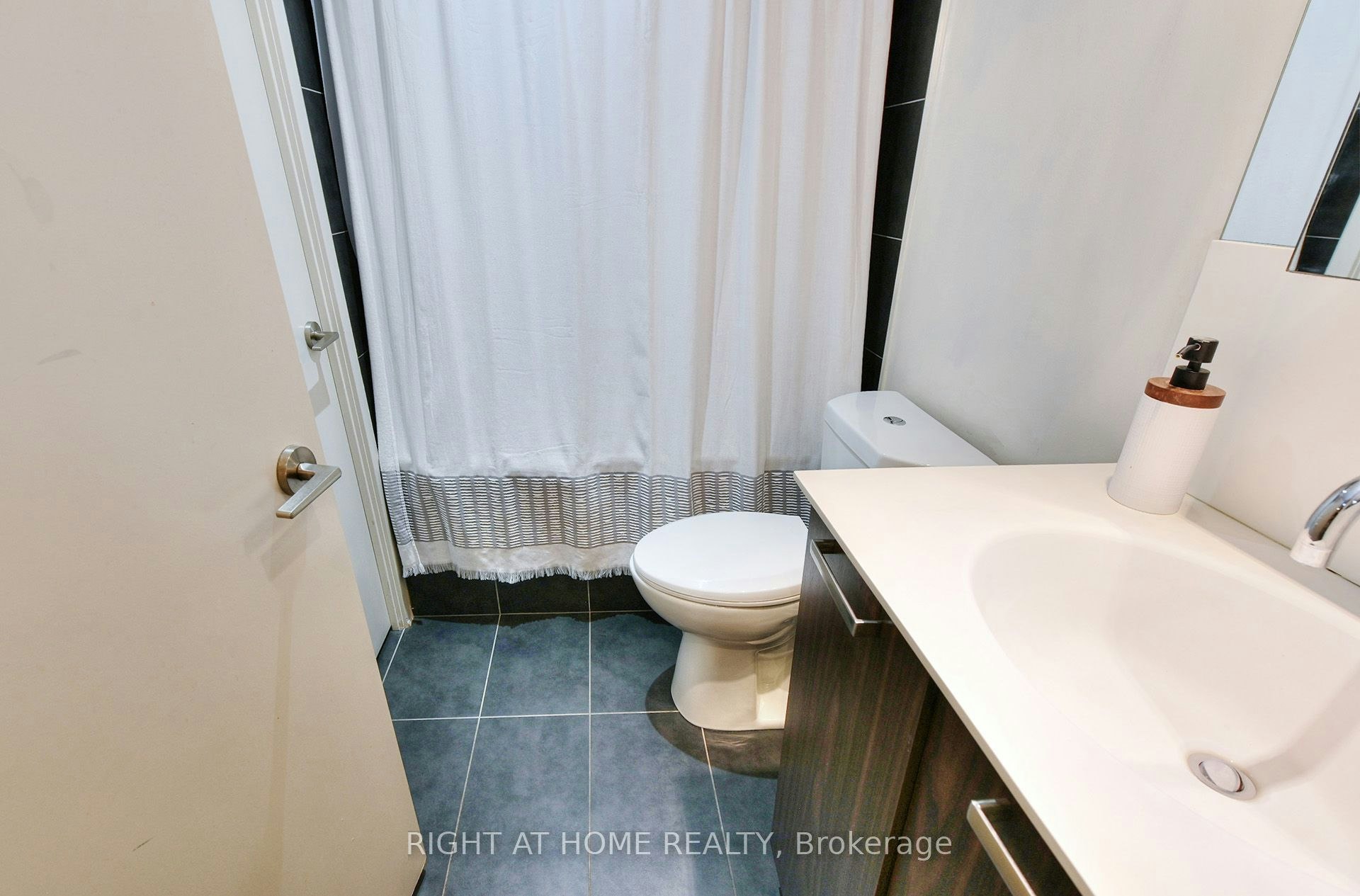 422-95 Bathurst Street, Toronto, ON, M5V 0H7 - 19