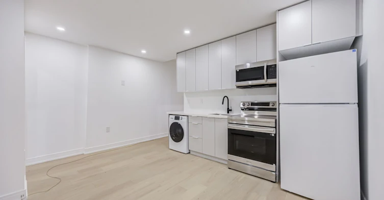 3455 Yonge Street, Toronto, ON, M4N 2N3 - 6