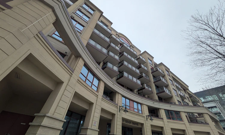 522-27 Rean Drive