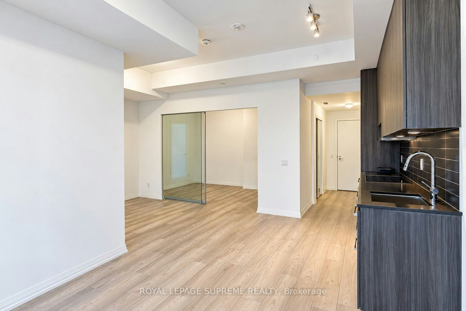 810-400 King Street S, Toronto, ON, M5V 1K2 - 6