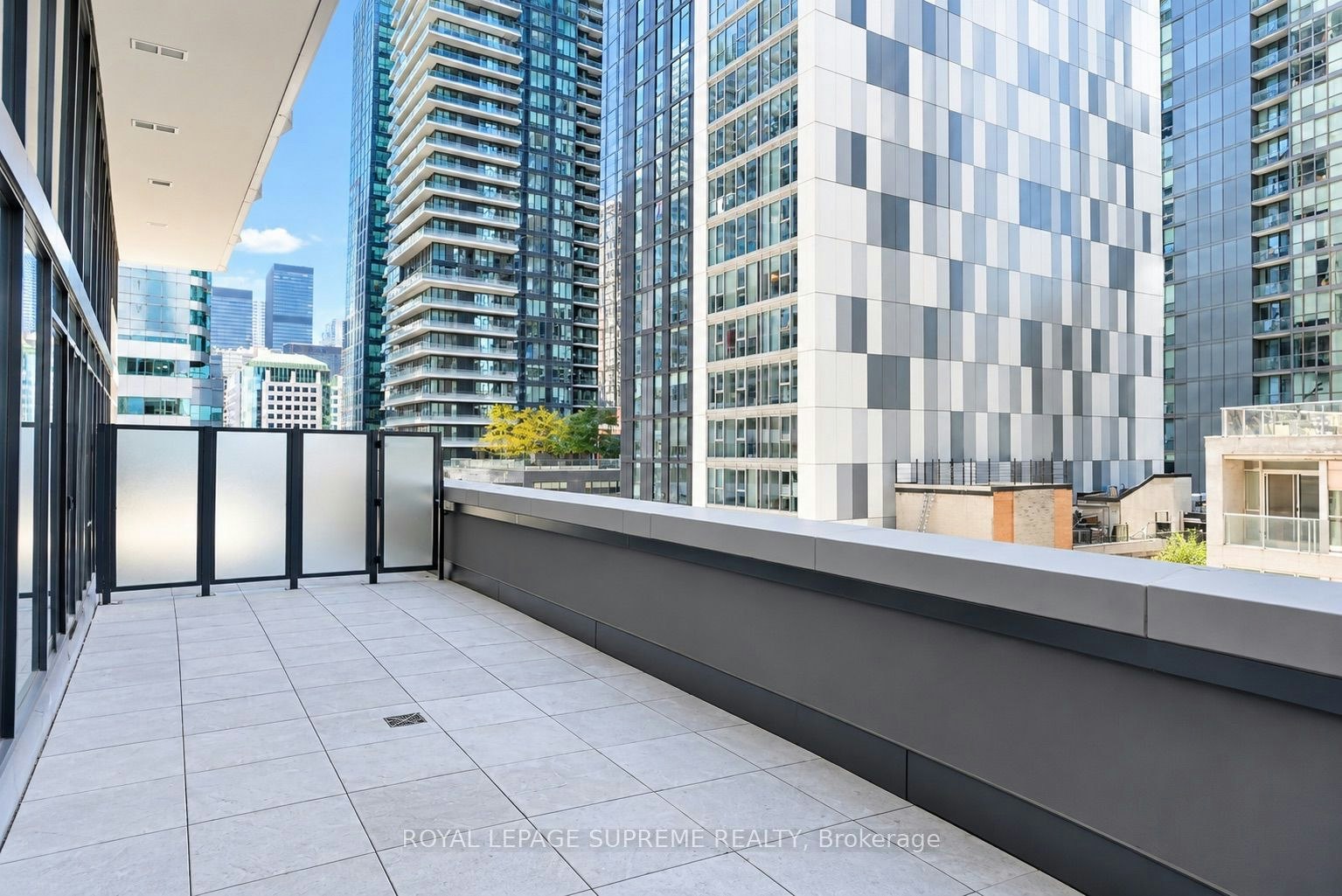 810-400 King Street S, Toronto, ON, M5V 1K2 - 5