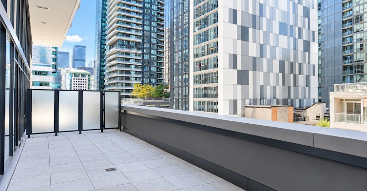 810-400 King Street S, Toronto, ON, M5V 1K2 - 5