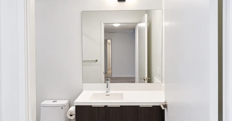 810-400 King Street S, Toronto, ON, M5V 1K2 - 9