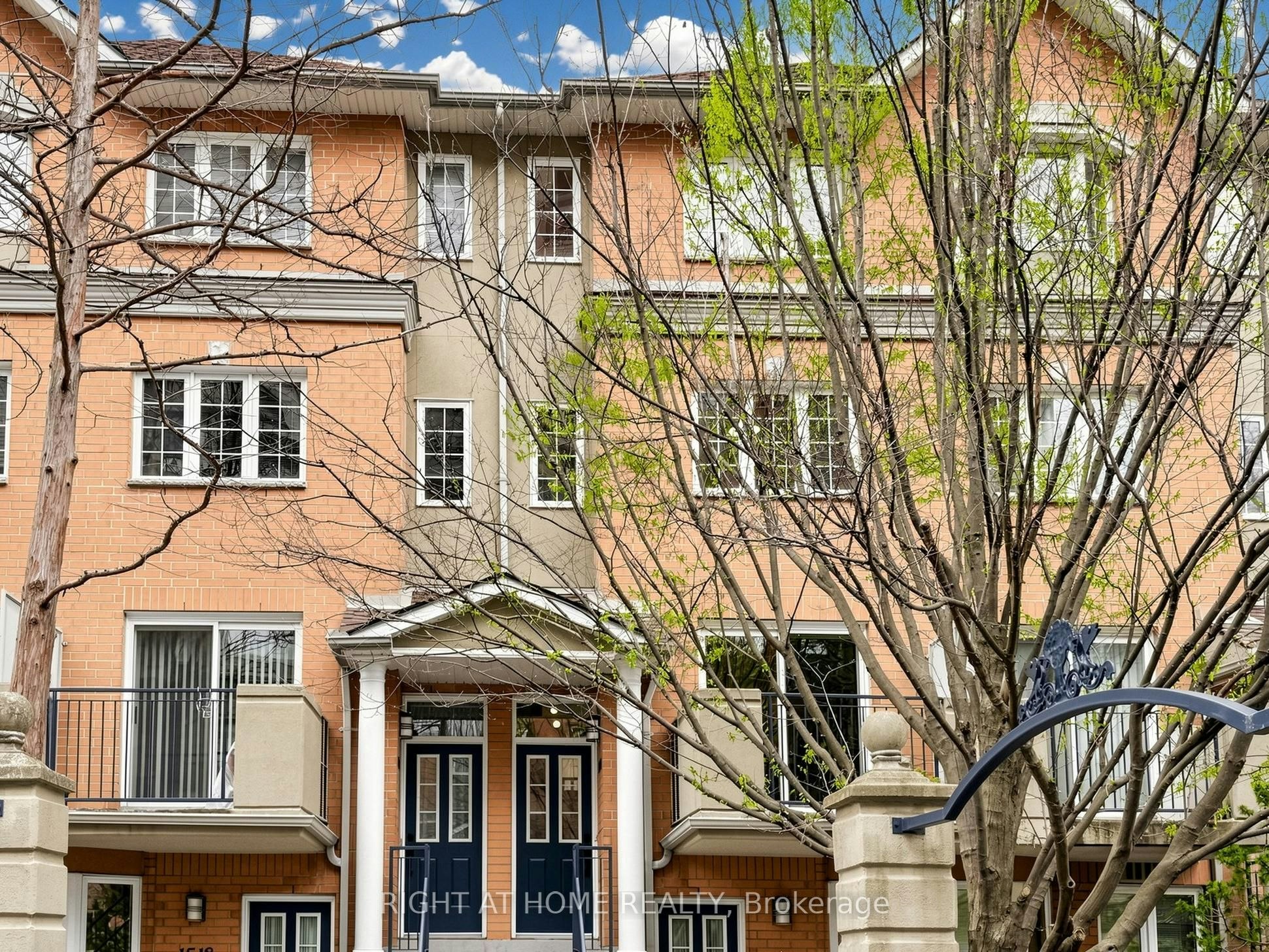 1520-28 Sommerset Way, Toronto, ON, M2N 6W7