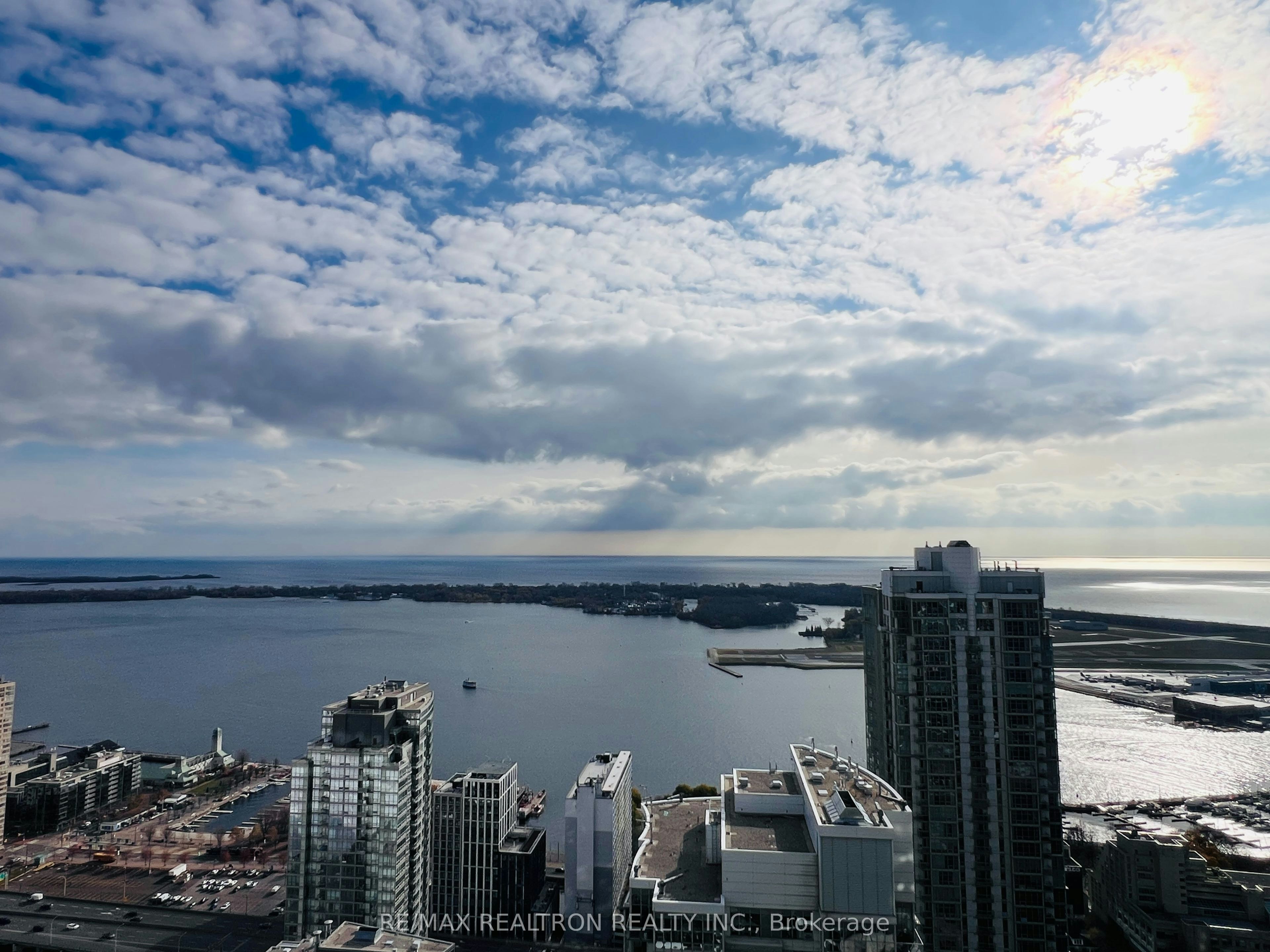 5607-1 Concord Cityplace Way, Toronto, ON, M5V 0X3 - 2