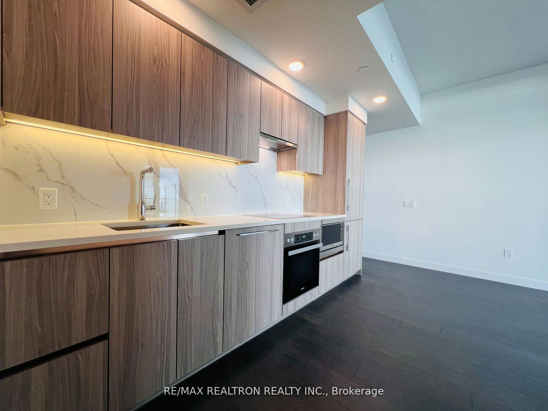 5607-1 Concord Cityplace Way, Toronto, ON, M5V 0X3 - 8