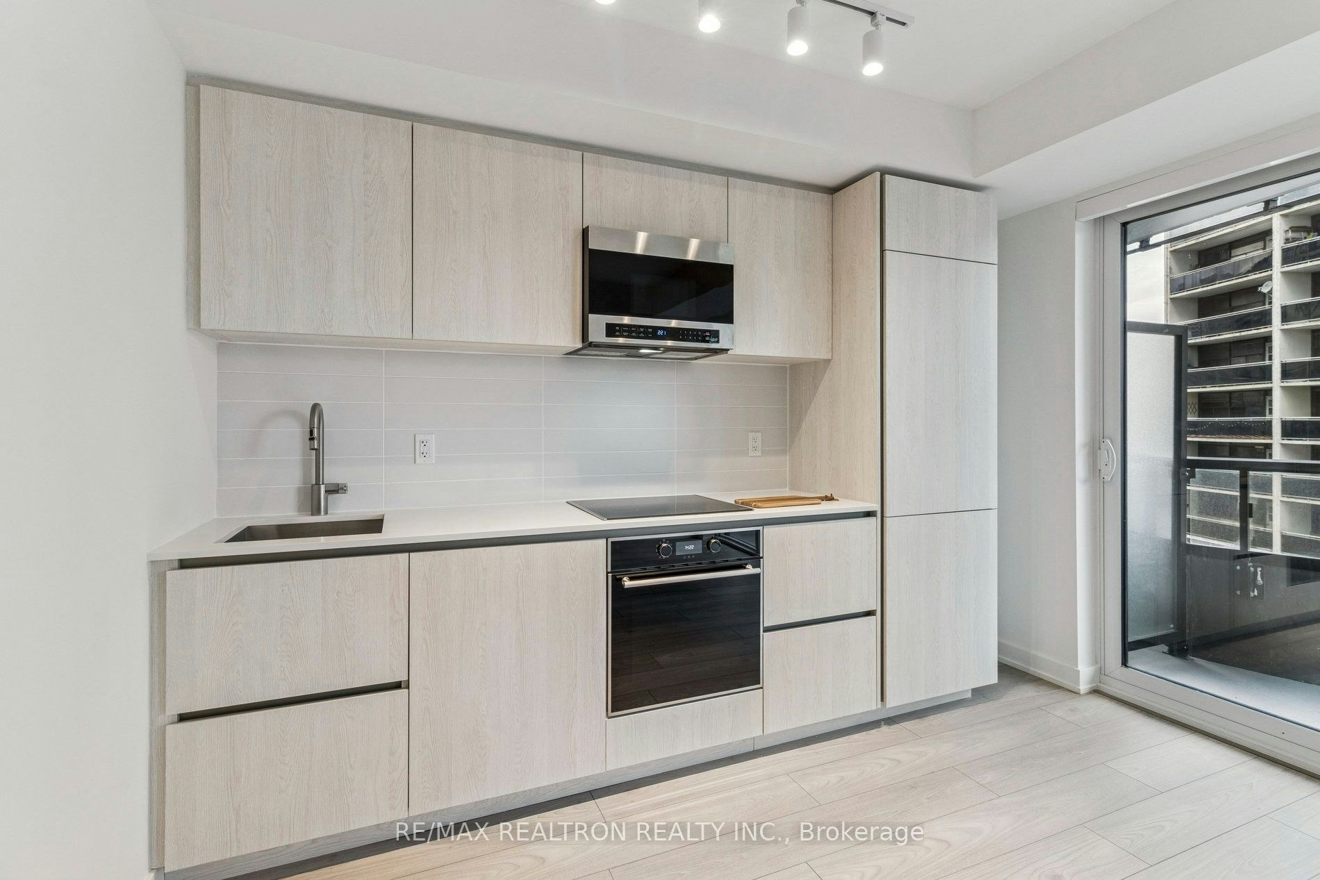 #502N-120 Broadway Avenue, Toronto, ON, M4P 1V6 - 14