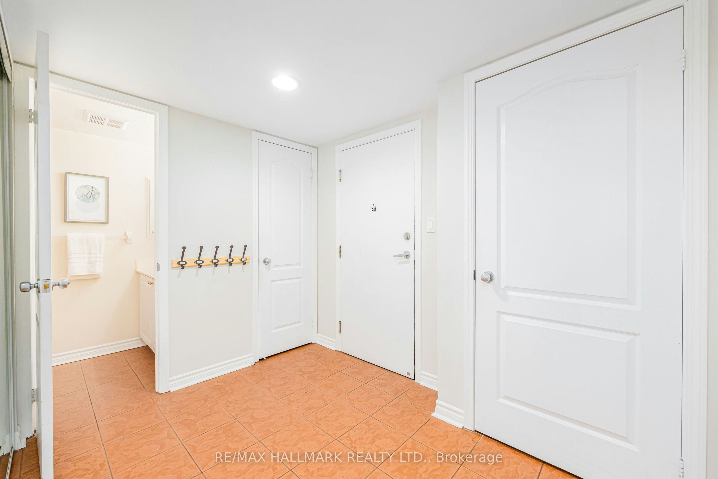 112-3 Rean Drive, Toronto, ON, M2K 3C2 - 2