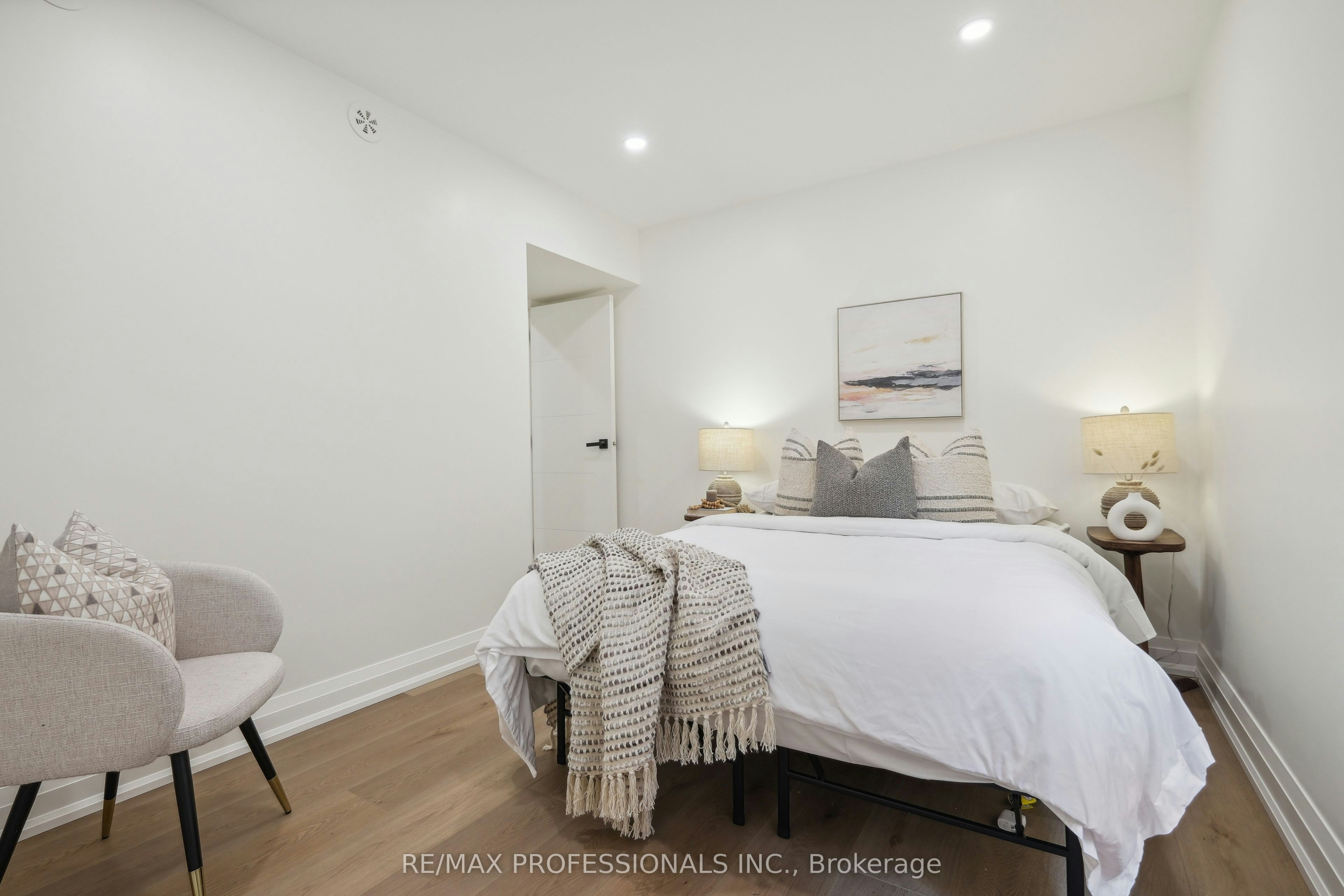 2nd Flr-134 Argyle Street, Toronto, ON, M6J 1N9 - 15