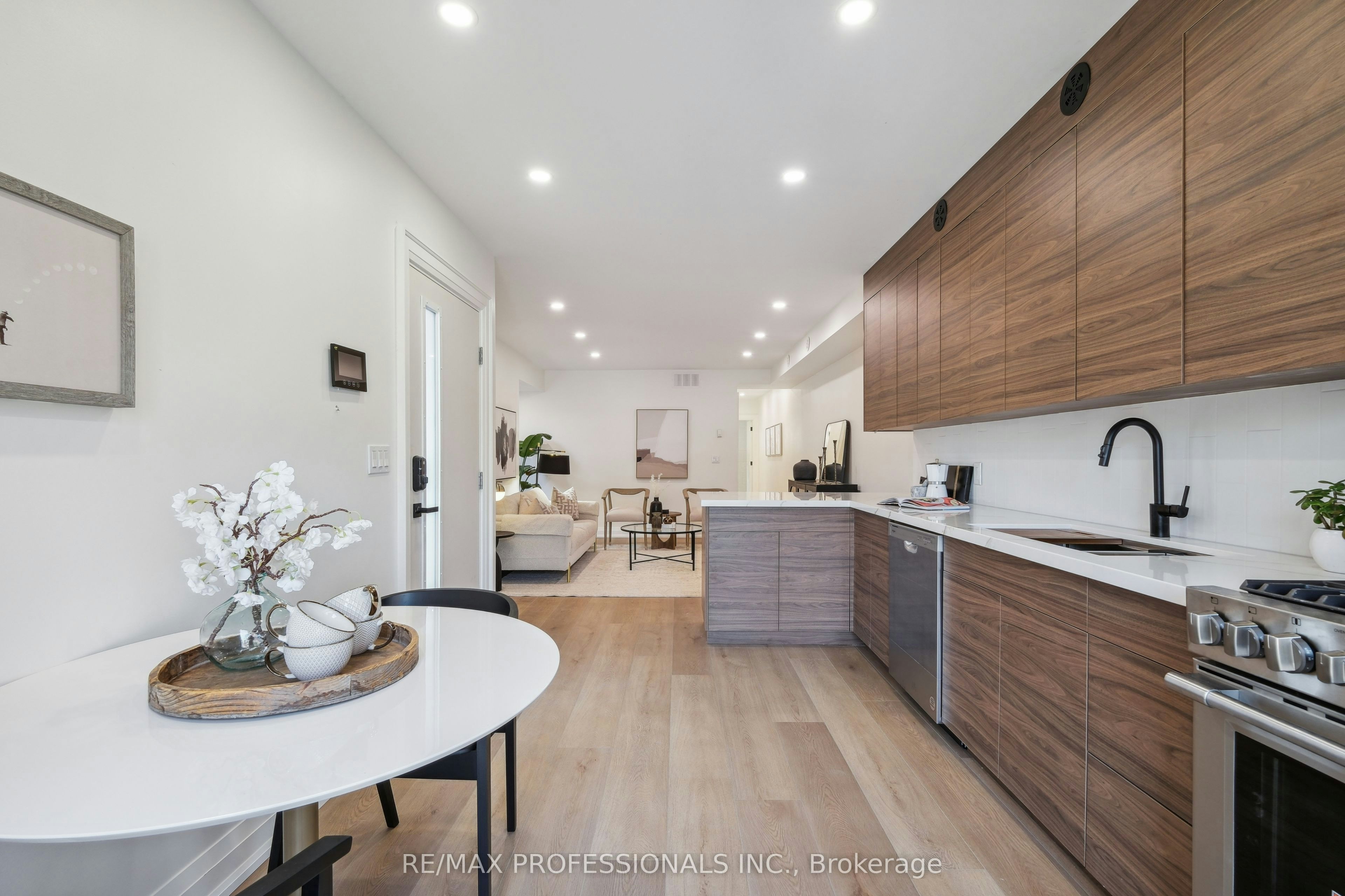 2nd Flr-134 Argyle Street, Toronto, ON, M6J 1N9 - 3