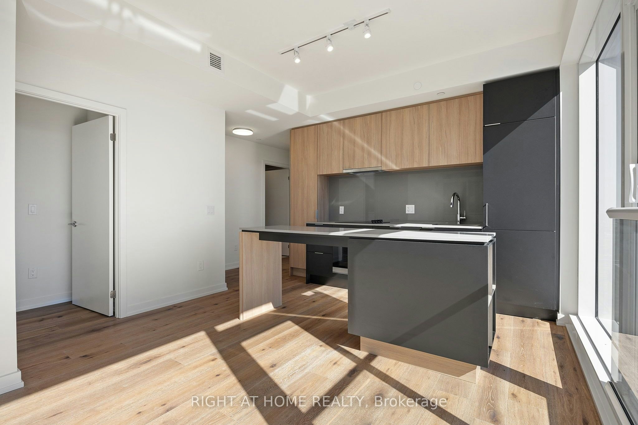 4608-89 Church Street, Toronto, ON, M5C 0B7 - 5